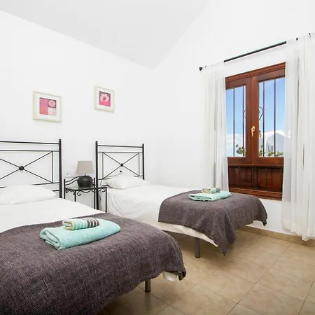Villa Playa Blanca Sleeps 12 Pool Wifi *