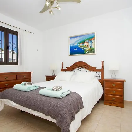 Playa Blanca Sleeps 12 Pool Wifi Villa *