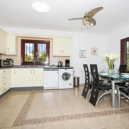 Βίλα Playa Blanca Sleeps 12 Pool Wifi